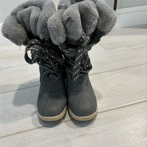 London Fog Melton Snow Boot size 6